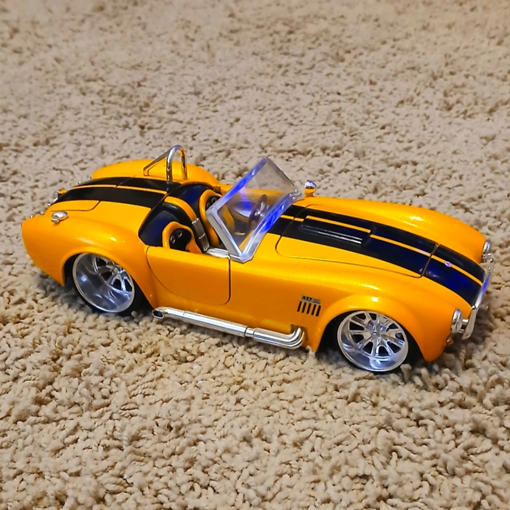 Jada Toys 1965 Shelby Cobra (Toy Car)